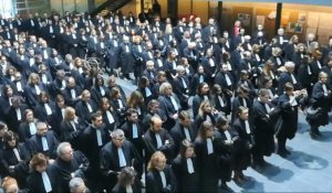 Retraites: à Caen, près 300 avocats observent une minute de silence