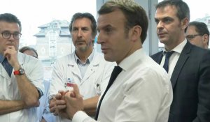 Coronavirus: Macron interpellé par des médecins à l'hôpital de la Pitié-Salpêtrière