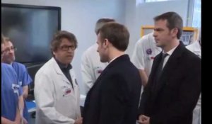 Emmanuel Macron interpellé avec véhémence par un médecin sur la situation des hôpitaux (vidéo)