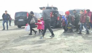 Des migrants prennent le bus à Istanbul en direction de la Grèce