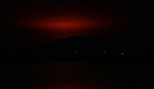 Islande: un volcan entre en éruption et illumine le ciel nocturne