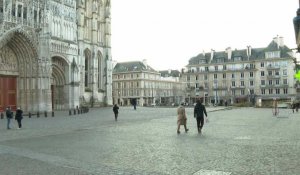 Rouen: promeneurs dans le centre-ville au premier jour du nouveau confinement