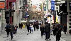 La Grèce rouvre ses magasins malgré un taux d'infection élevé