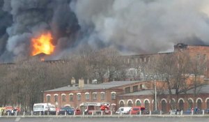 Russie: gigantesque incendie dans une fabrique historique de Saint-Pétersbourg