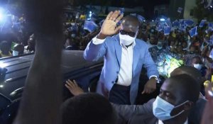 Bénin: le président Talon, réélu au premier tour de l’élection présidentielle, salue ses supporters