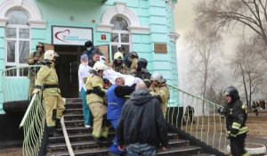 Russie: ils terminent une opération à coeur ouvert en plein incendie