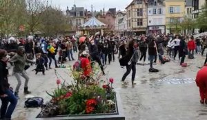 Manifestation pour la culture : Flahmob devant l'hôtel de ville de Troyes