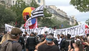 Hôpital public: manifestation de soignants à Paris, rejoints par des "gilets jaunes"