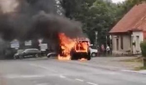 Une voiture incendiée à Saint-Inglevert
