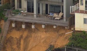 En Australie l'érosion du littoral fait apparaître les fondations des maisons