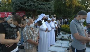 Turquie: des fidèles prient devant Sainte-Sophie pour l'Aïd al-Adha