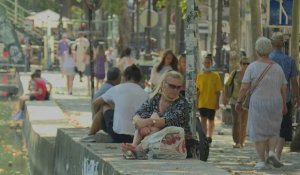 Canicule: les Parisiens cherchent la fraîcheur en bord de canal