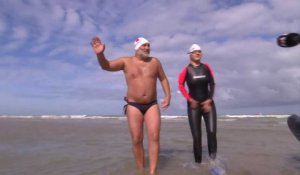 De jeunes nageurs handicapés relient les 2 Caps à la nage