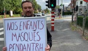 Il manifeste contre le port du masque des jeunes à Montigny-le-Tilleul