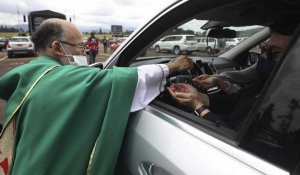 La messe en "drive-in" à Bogota