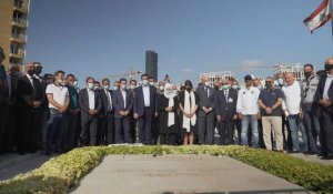 Liban: Bahia Hariri, soeur de l'ancien Premier ministre Rafic Hariri, visite sa tombe à Beyrouth