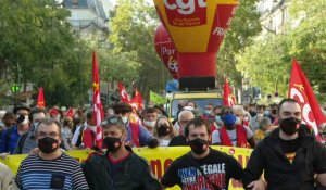 Rentrée syndicale à Paris: le cortège arrive à Nation dans le calme