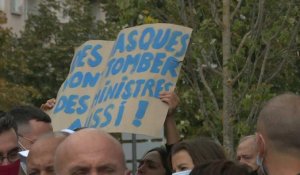 Covid-19: manifestation devant l'hôpital de la Timone à Marseille