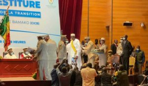 Le président et le vice-président de transition du Mali prêtent serment
