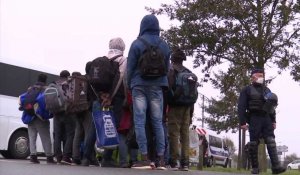 Démantèlement d'un camp de migrants à Calais