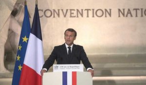 La République "est toujours à protéger" car elle est "fragile" et "précaire" (Macron)