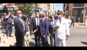 Emmanuel Macron : bain de foule à Toulon pour le président en vacances (Vidéo)