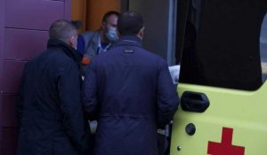 Russie: l'opposant Navalny transporté à l'aéroport à bord d'une ambulance