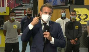 Face au Covid, Macron appelle à être plus vigilant "dans les moments de vie privée"