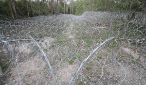 Limont-Fontaine: CBS installe des barbelés américains pour empêcher les baigneurs d'accéder à la carrière