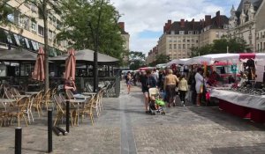 Retour du marché de Valenciennes sur la place d'Armes
