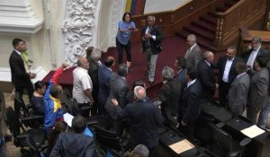 Venezuela: les députés pro-gouvernement retournent au Parlement