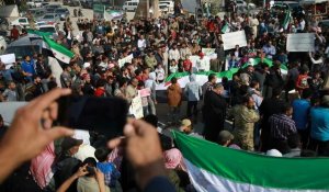 Des Syriens déplacés de Manbij réclament la reprise de l'offensive turque