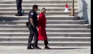 Jane Fonda arrêtée et menottée à Washington (vidéo)