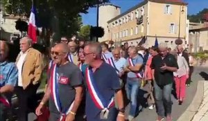 Alpes-de-Haute-Provence - Services publics : une centaine de maires manifestent à Sisteron