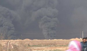 Les forces kurdes brûlent du carburant alors que la Turquie poursuit son offensive