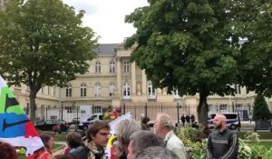manifestation de soutien devant le palais de justice d'Amiens