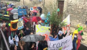 Gard : manifestation pour le climat à Uzès.
