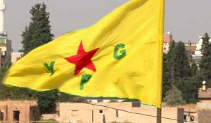 Les forces kurdes installent des tentes à la frontière syro-turque