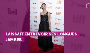 PHOTOS. Natalie Portman laisse entrevoir son soutien-gorge au Festival de Toronto