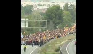 Catalogne: des centaines de milliers de manifestants défilent à Barcelone