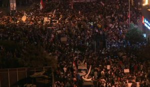Des manifestants se rassemblent dans la capitale libanaise pour la troisième nuit