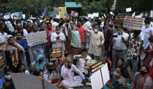 Inde: manifestation à New Dehli après la mort de deux femmes dalits victimes de viols collectifs