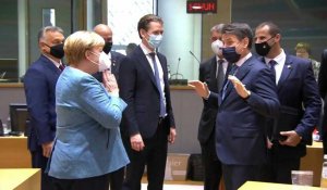 Sommet UE: Merkel demande à Conte de respecter la distanciation sociale