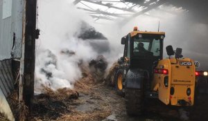 Gros incendie dans un hangar agricole à Calonne-sur-la Lys le 18 octobre