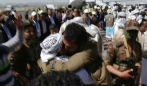 Des prisonniers houthis libérés célèbrent leur retour à Sanaa