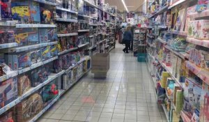 Dernières courses dans les rayons de produits non-essentiels dans les hypers à Longuenesse et Lumbres