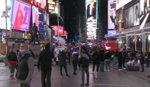 Une longue nuit s'annonce à Times Square