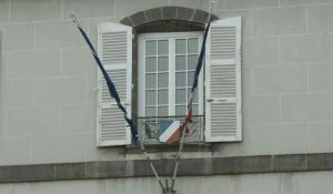 Décès de VGE: drapeaux en berne et émotion dans son fief de Chamalières
