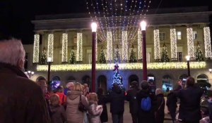 L'hôtel de ville d'Hazebrouck, illuminé pour Noël