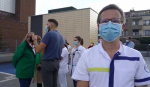 Coronavirus: flashmob à la clinique Ste-Anne/St-Rémi pour réclamer des bras supplémentaires (Christophe De Wandelaer)